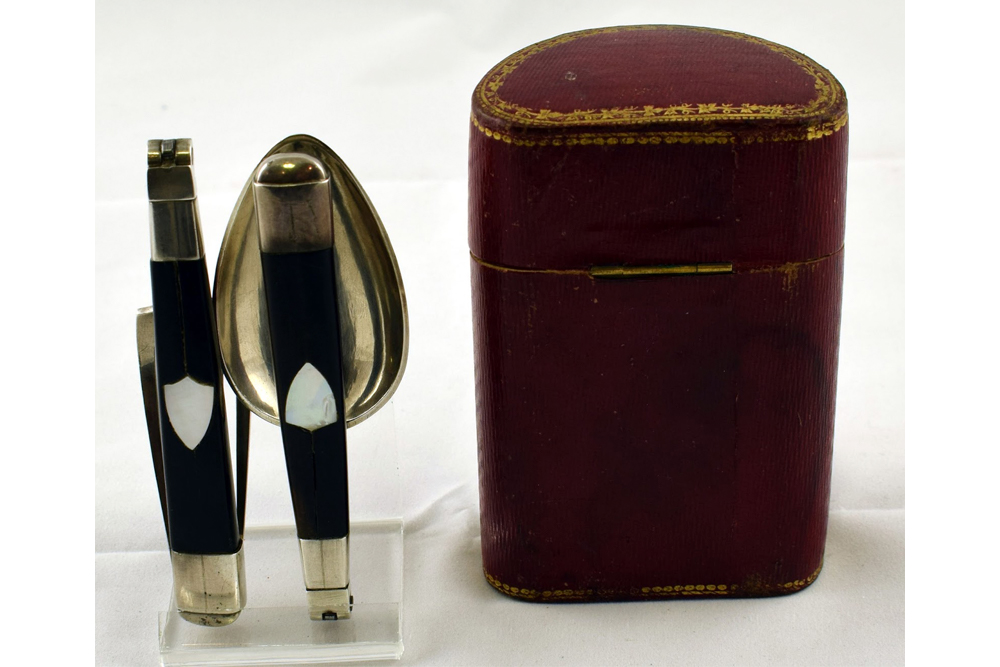 Estuche cubiertos campaña plegados