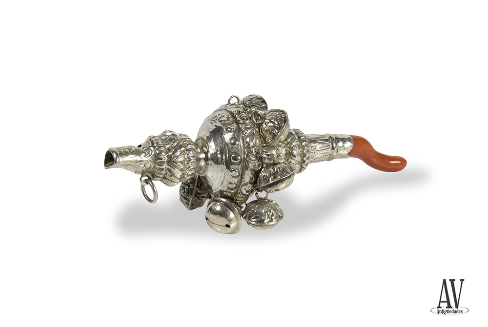 Sonajero Inglés Coral y Plata