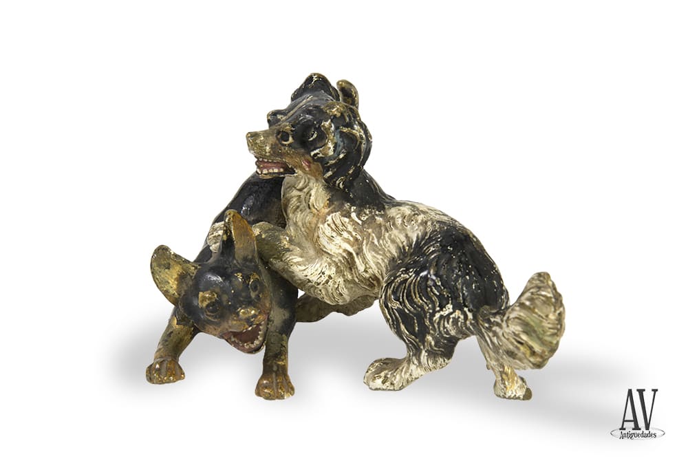 Bronce Vienes o Austriaco "Pinscher y Spaniel Breton Jugando"