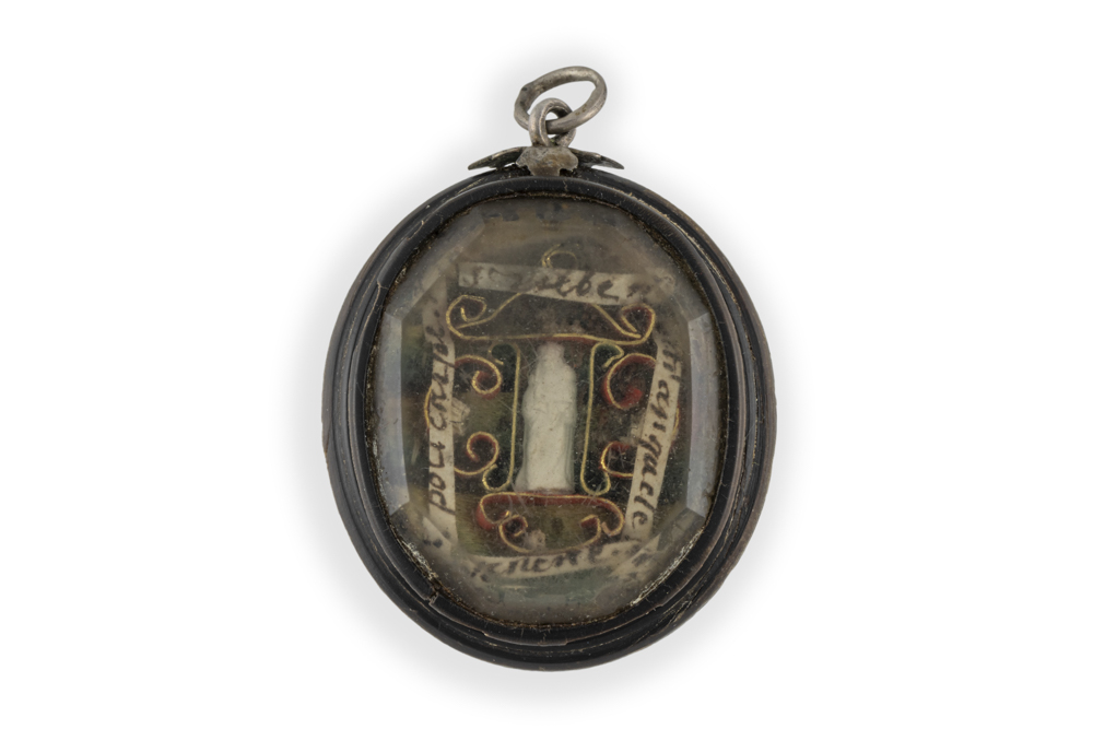 Relicario con reliquias